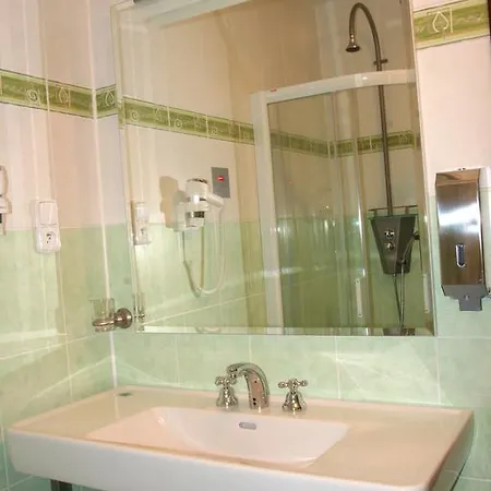 Camping Oase Praha Zlatniky (Central Bohemian)