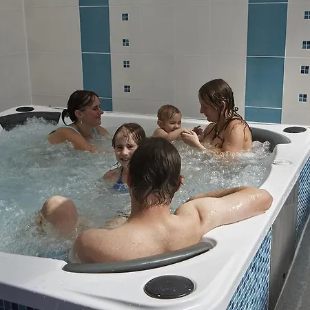 Camping Oase Praha Zlatniky (Central Bohemian)